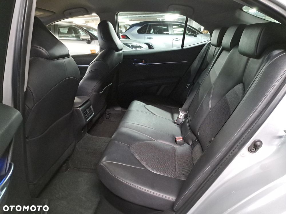 Toyota Camry 2.5 Hybrid Executive CVT - 12