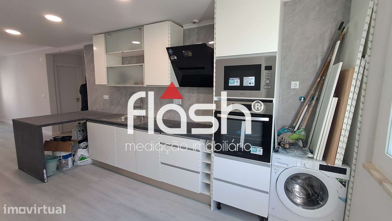 Apartamento T2 Remodelado em Benfica - Grande imagem: 4/25