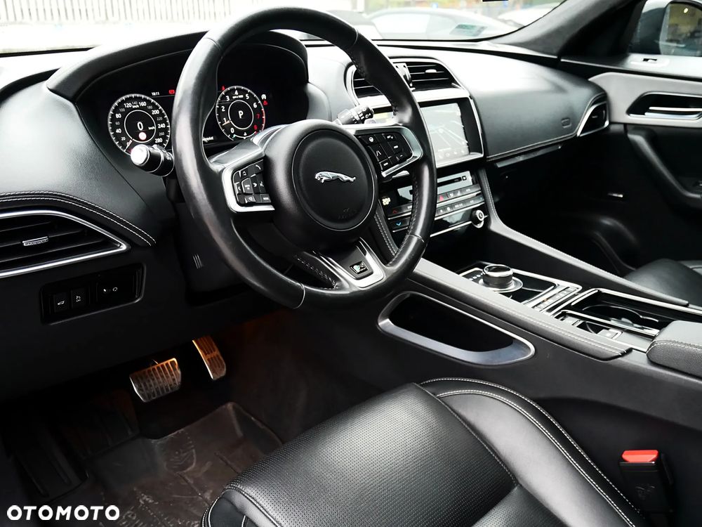 Jaguar F-Pace 2.0 i4P AWD R-Sport - 4