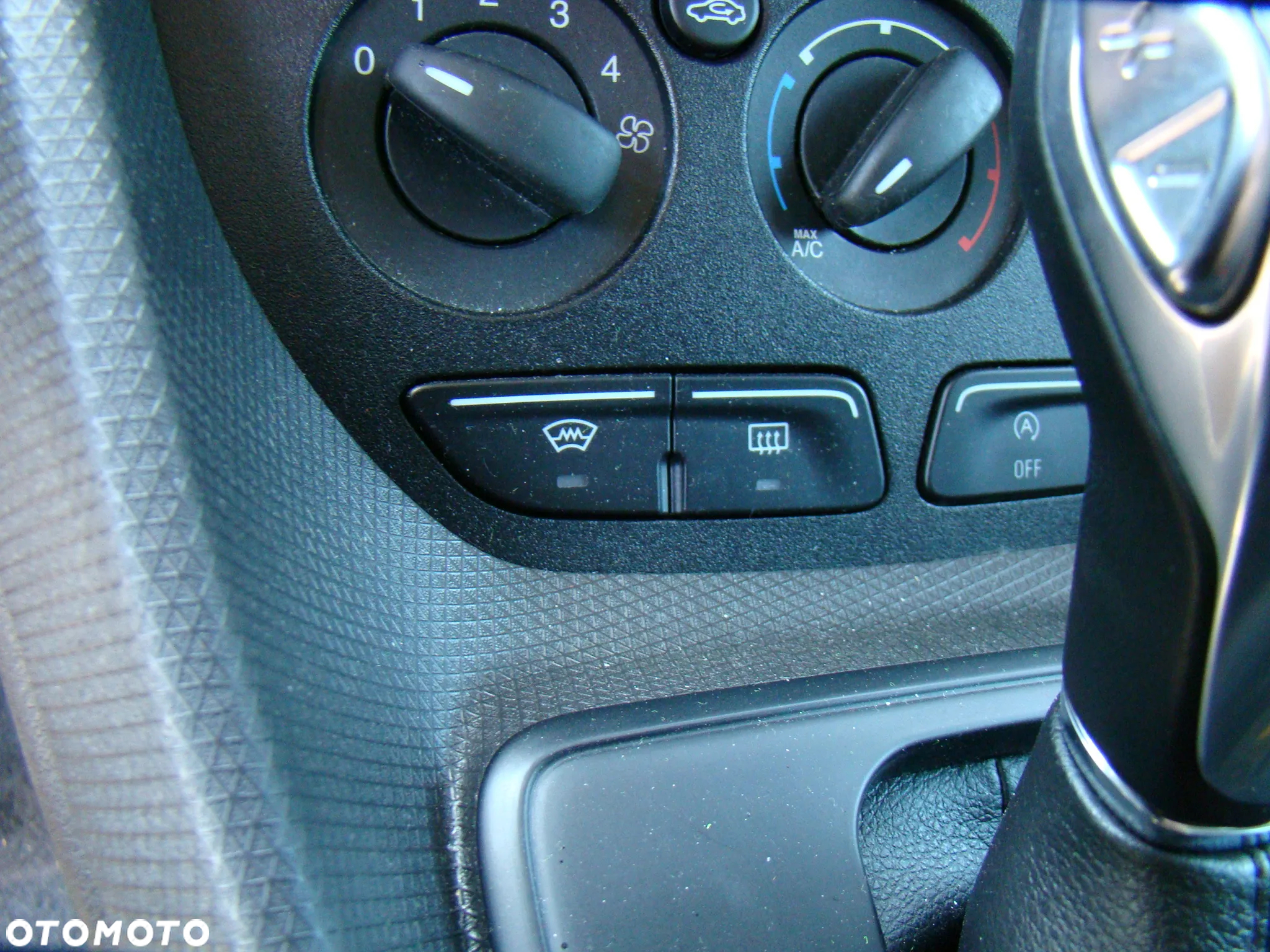 Ford Transit Connect - 19