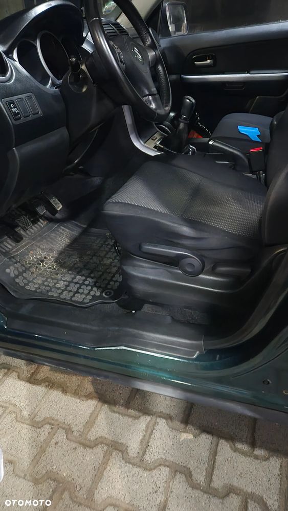Suzuki Grand Vitara 2.0 Comfort + - 16