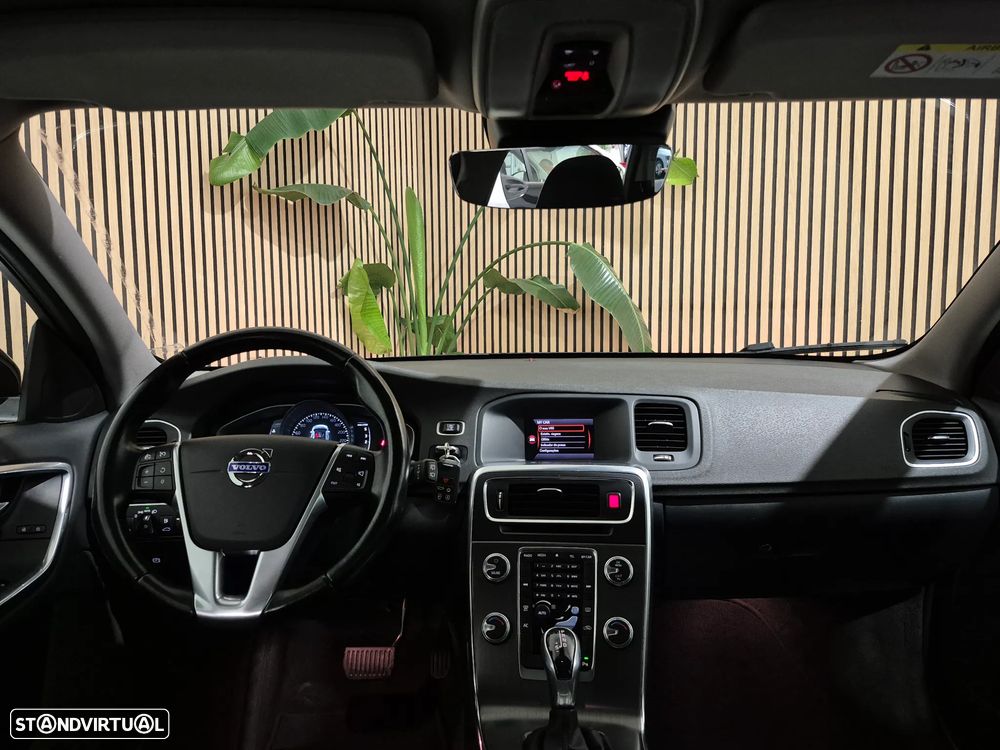 Volvo V60 1.6 D2 Momentum Eco Powershift - 8