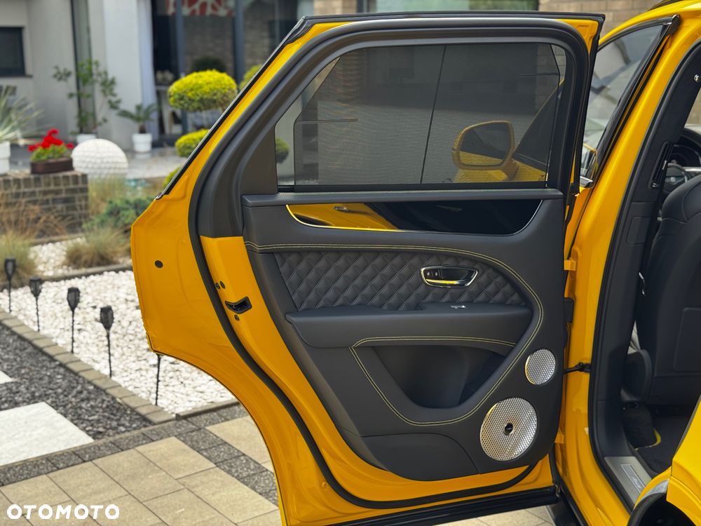 Bentley Bentayga Azure - 31