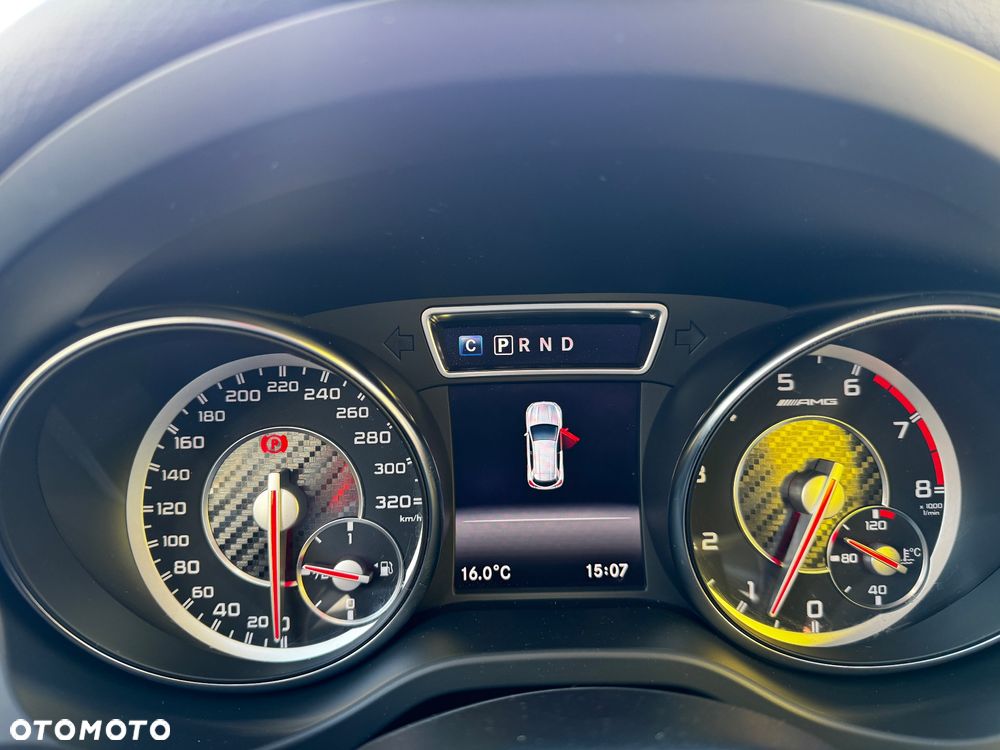 Mercedes-Benz GLA - 13