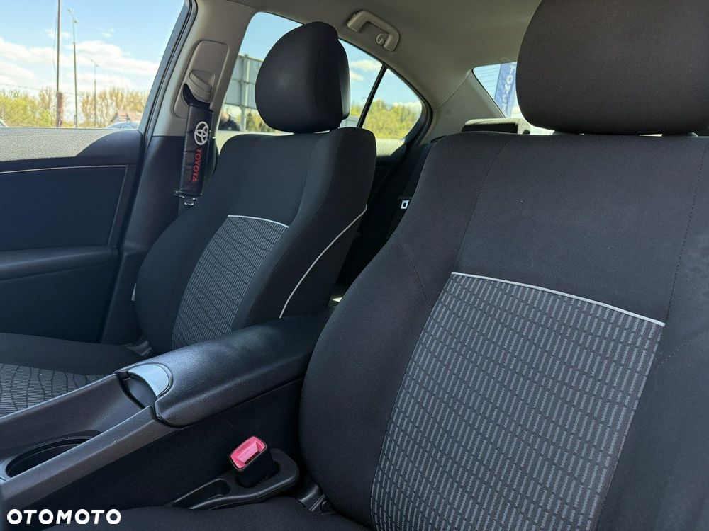 Toyota Avensis 1.8 Premium - 9