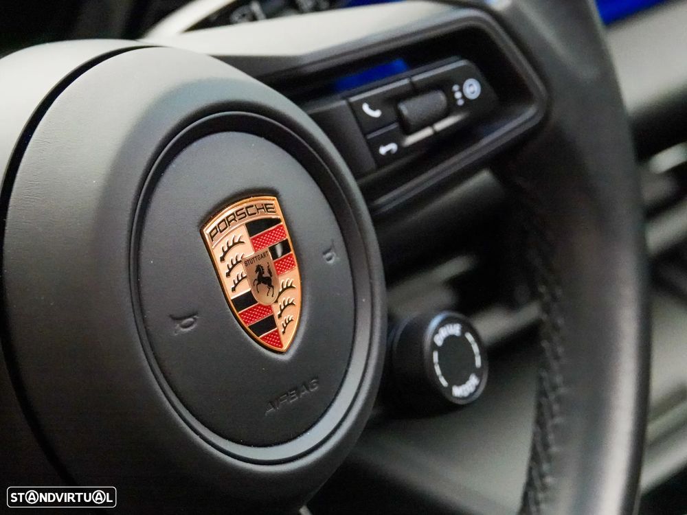 Porsche Macan Electric 4 - 22