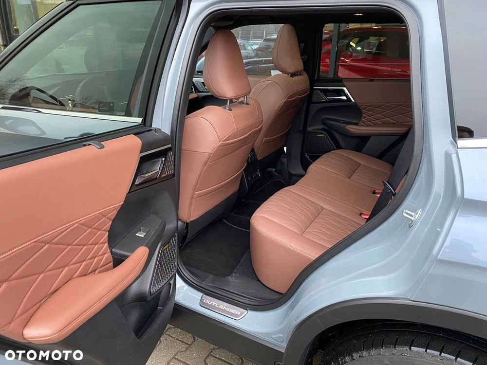 Mitsubishi Outlander - 17
