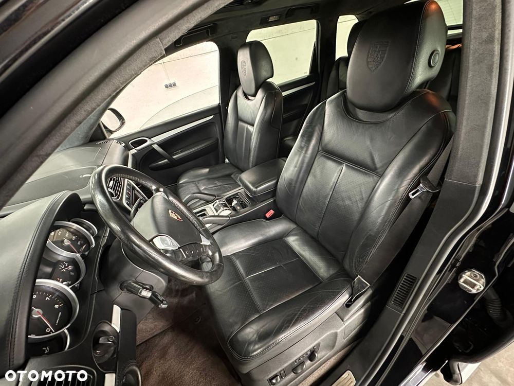 Porsche Cayenne - 21