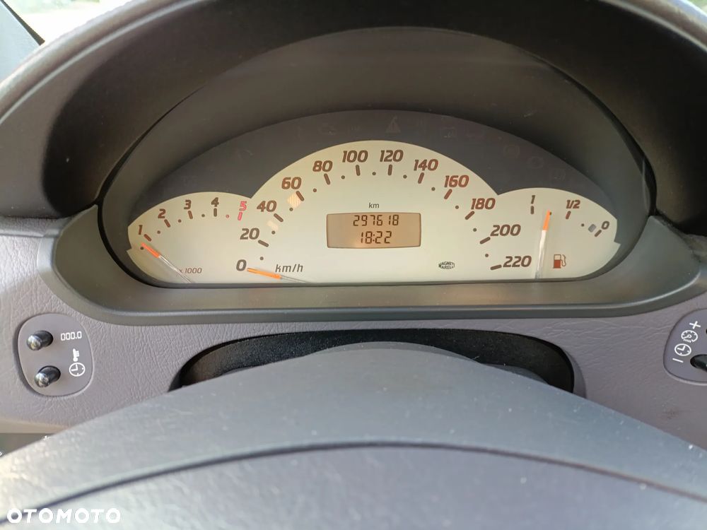 Mercedes-Benz Klasa A 170 CDI L Avantgarde - 8