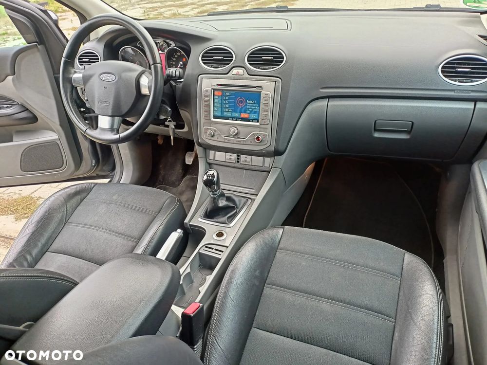 Ford Focus Turnier 2.0 16V Ghia - 14