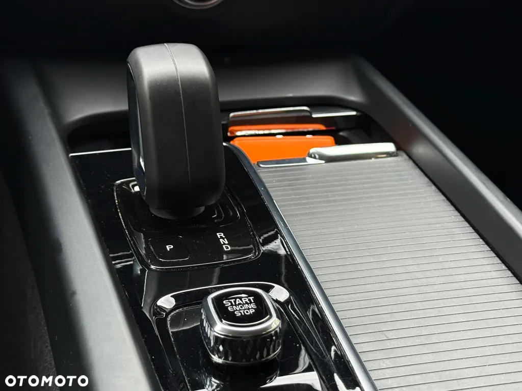 Volvo V60 B3 B DKG Momentum - 9