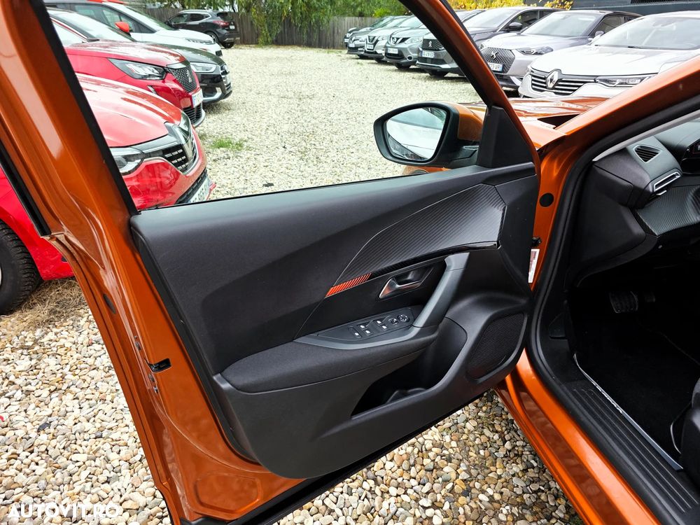Peugeot 2008 1.2 L PureTech STT EAT8 Allure - 20