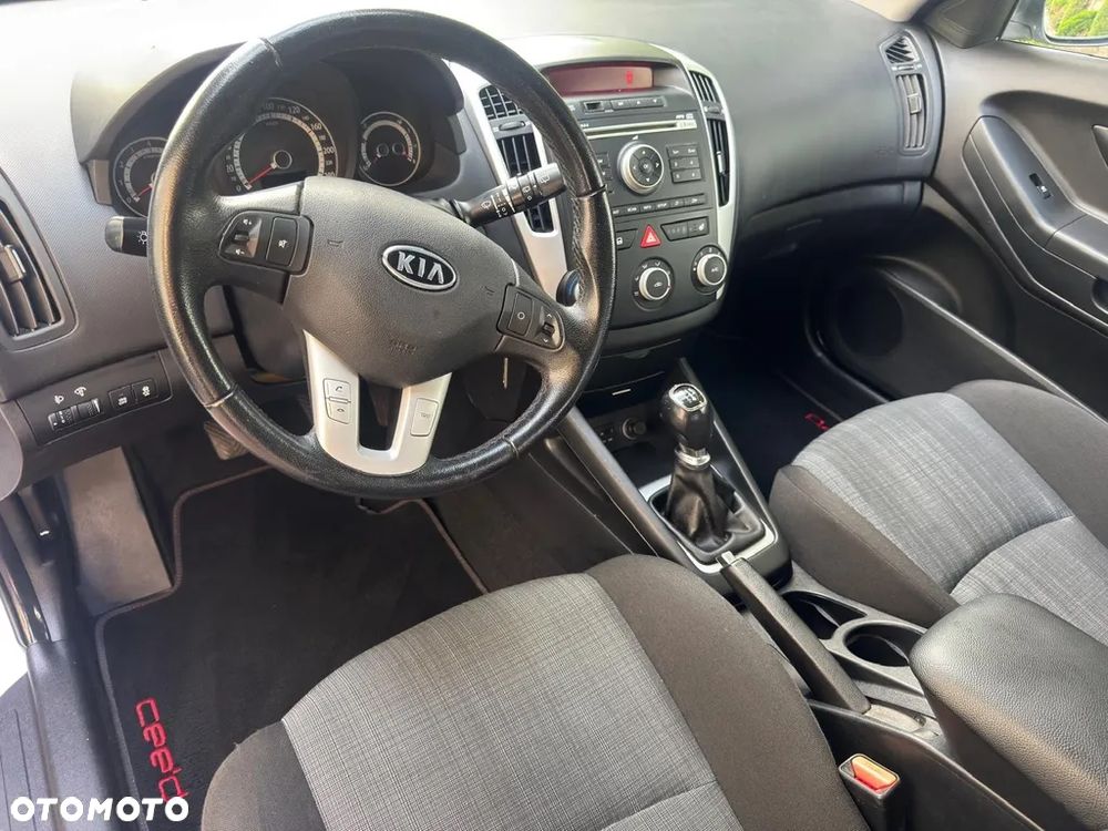 Kia ProCeed - 12
