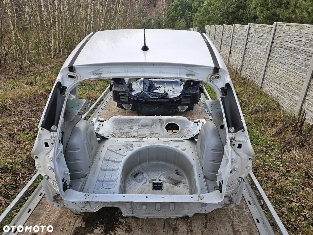 DUPA BŁOTNIK PAS WANNA PEUGEOT 3008 I - 2
