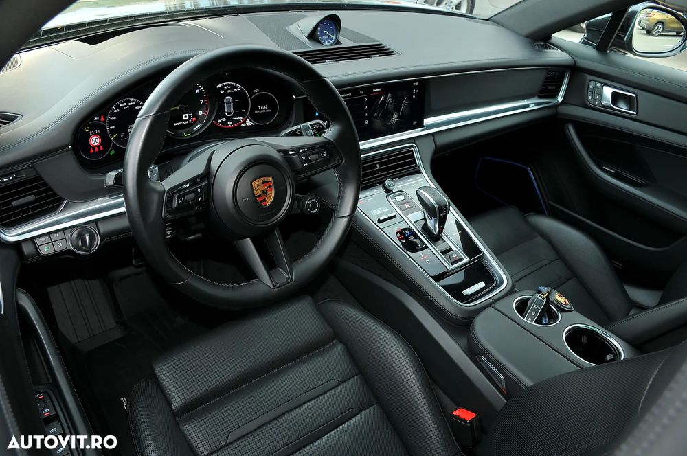 Porsche Panamera 4 Platinum Edition - 8