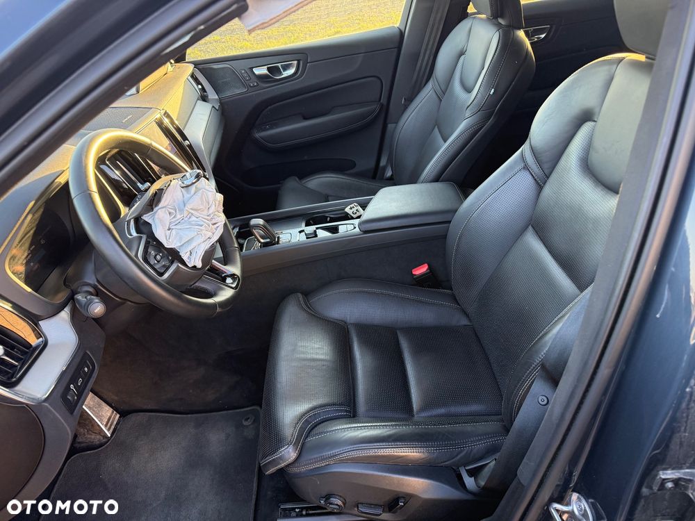 Volvo XC 60 T8 AWD Recharge Plus Black Edition - 10