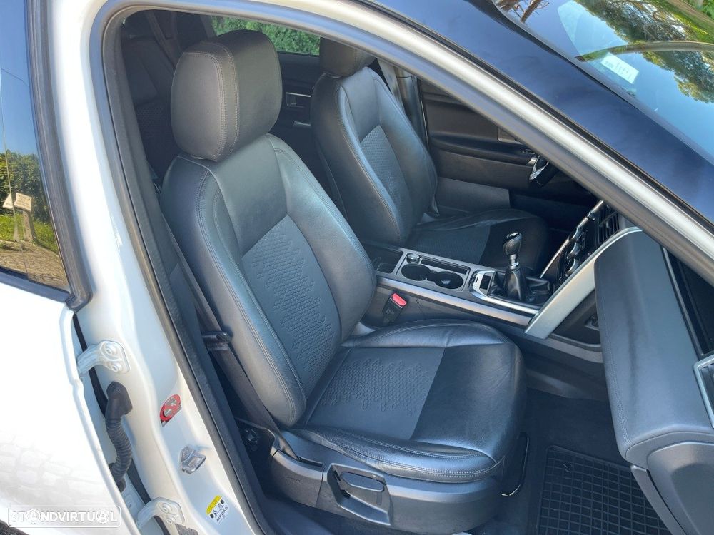 Land Rover Discovery Sport 2.0 TD4 HSE Luxury - 32