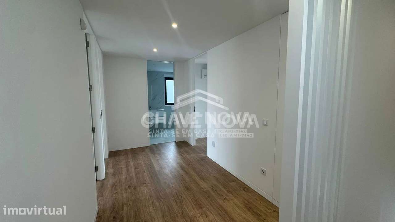 Moradia Geminada T3 Nova c/piscina em Serzedo, Vila Nova de Gaia - Grande imagem: 4/19