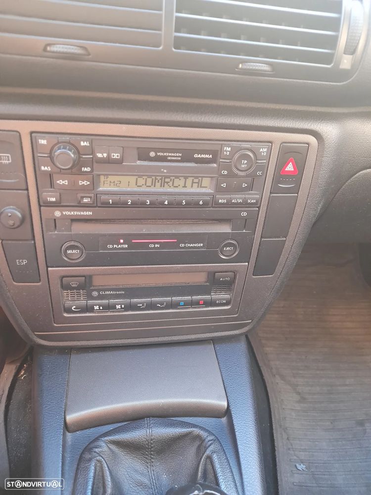 VW Passat 1.9 TDi Highline - 7