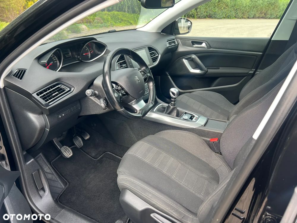 Peugeot 308 SW 1.2 PureTech Allure S&S - 33