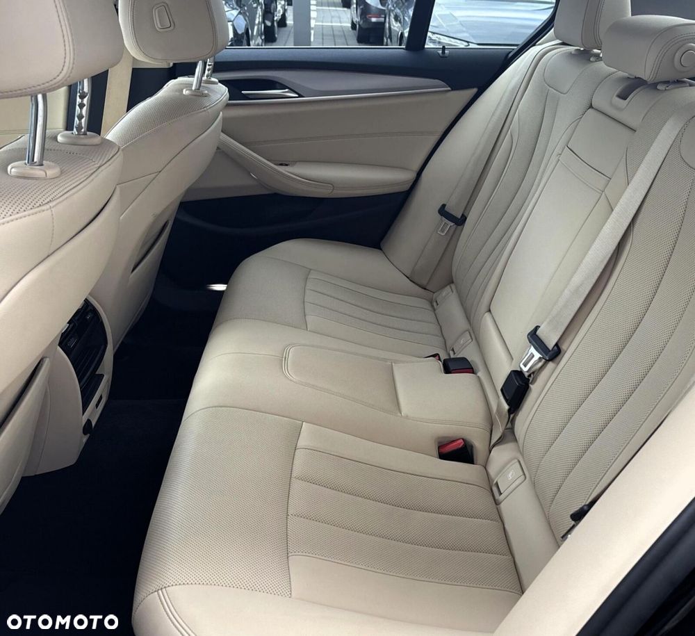 BMW Seria 5 520d - 24