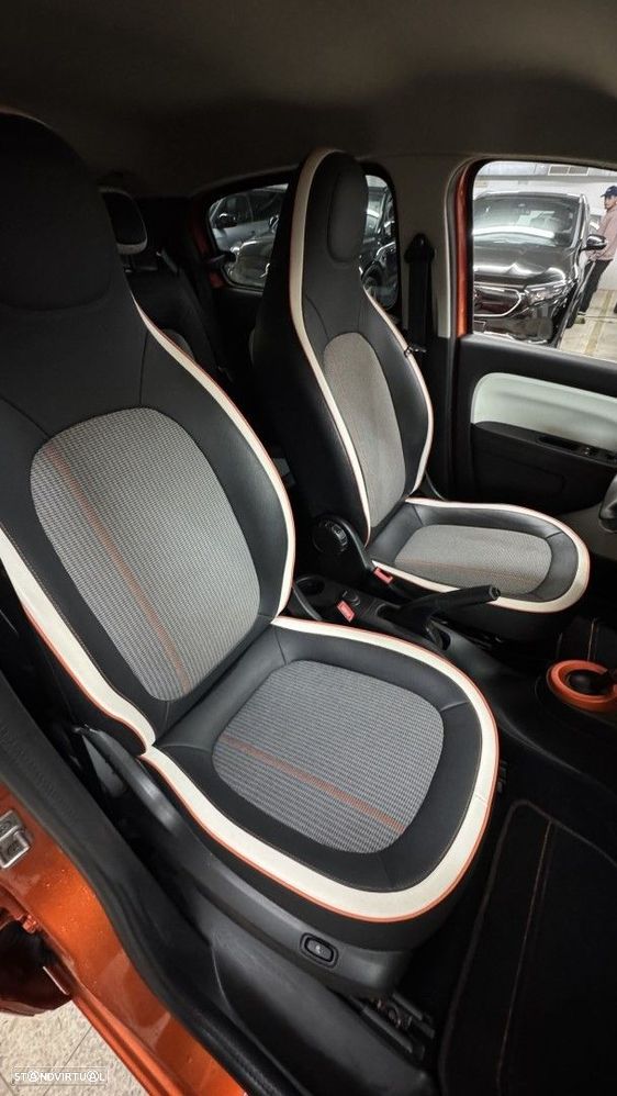 Renault Twingo Z.E. 22 Intens - 15