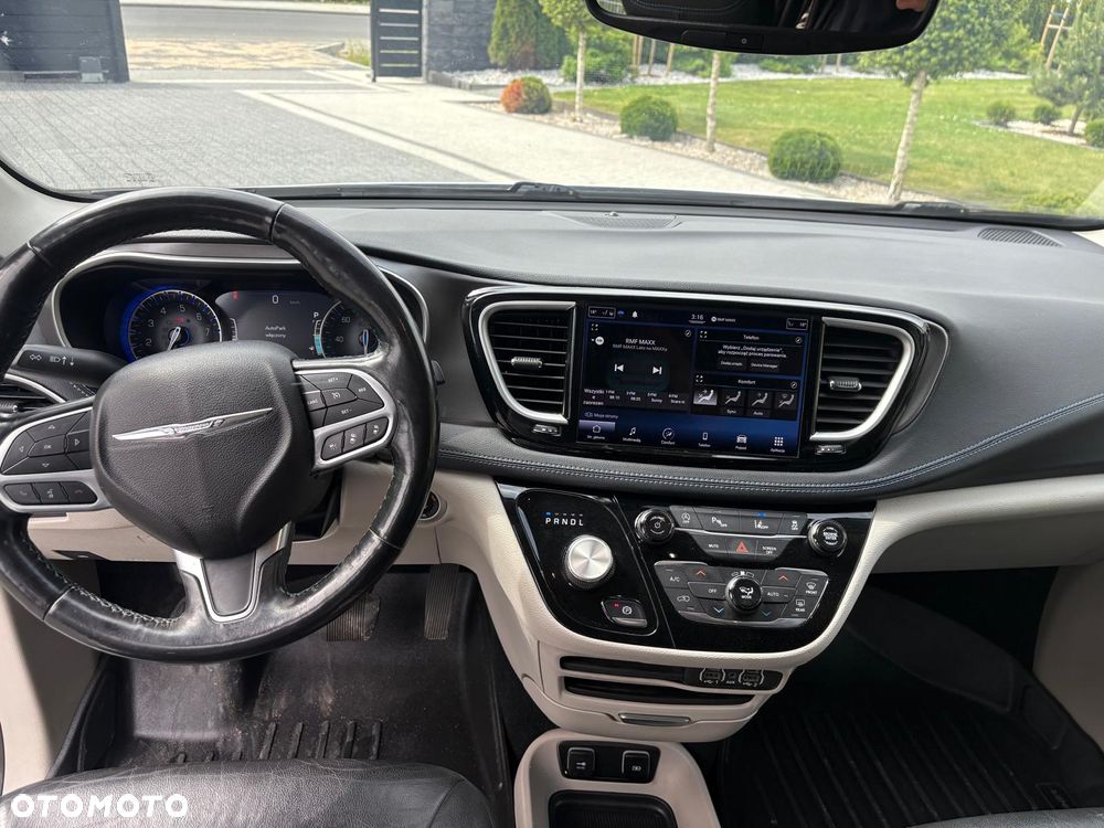 Chrysler Pacifica - 16