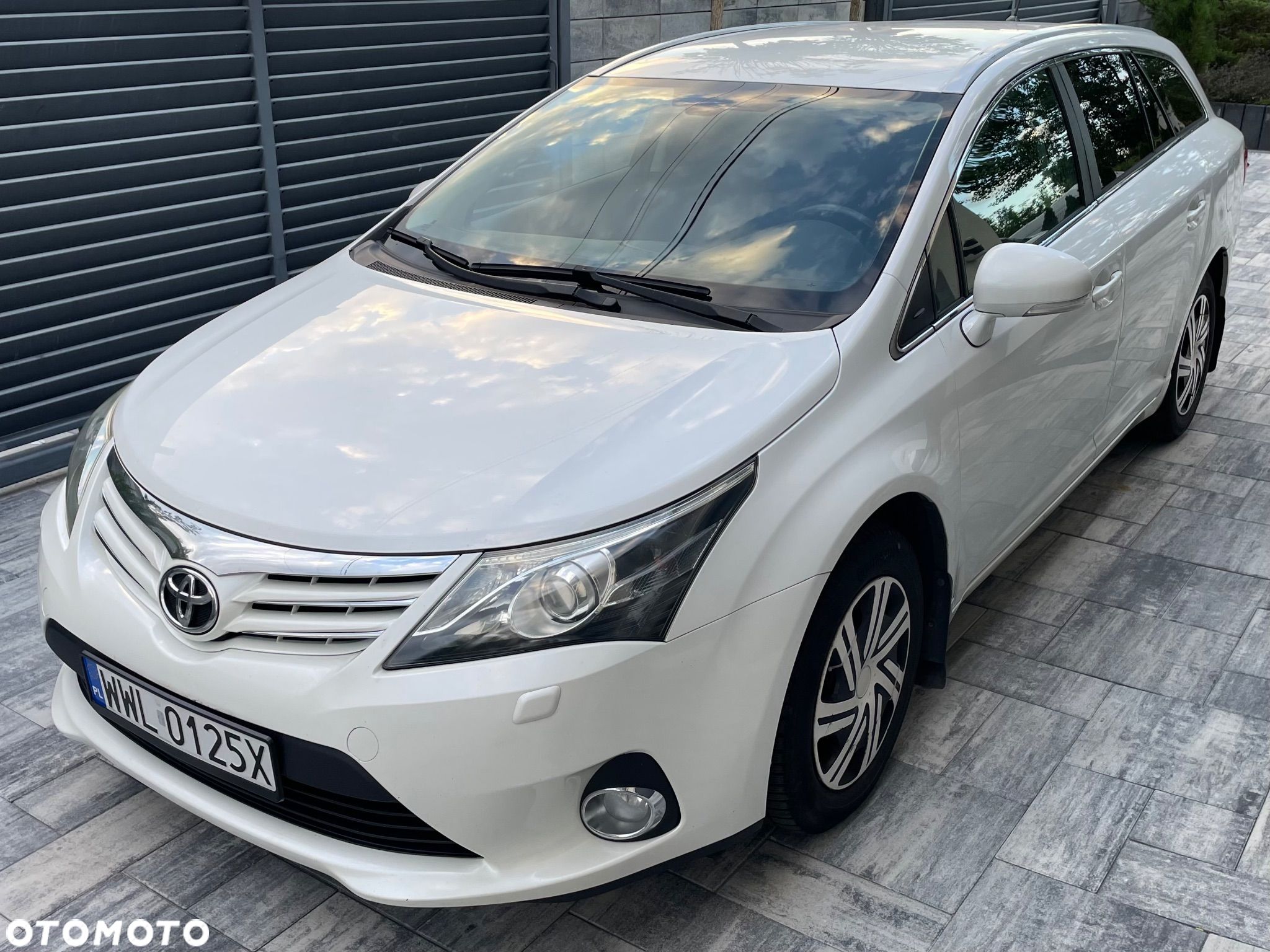 Toyota Avensis 2.0 D-4D Premium - 1