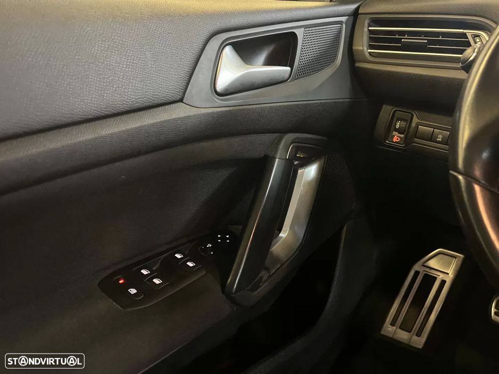Peugeot 308 1.2 PureTech Style J17 - 18