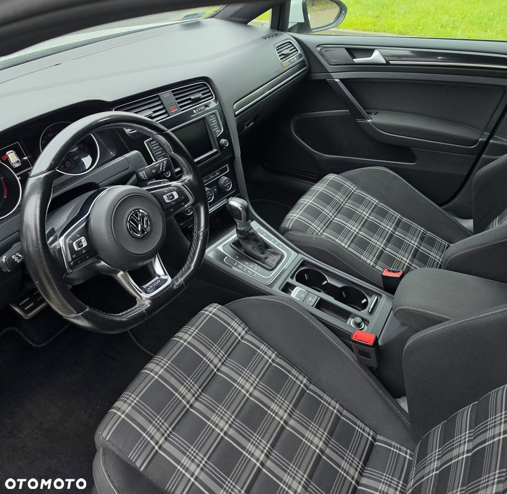Volkswagen Golf - 9