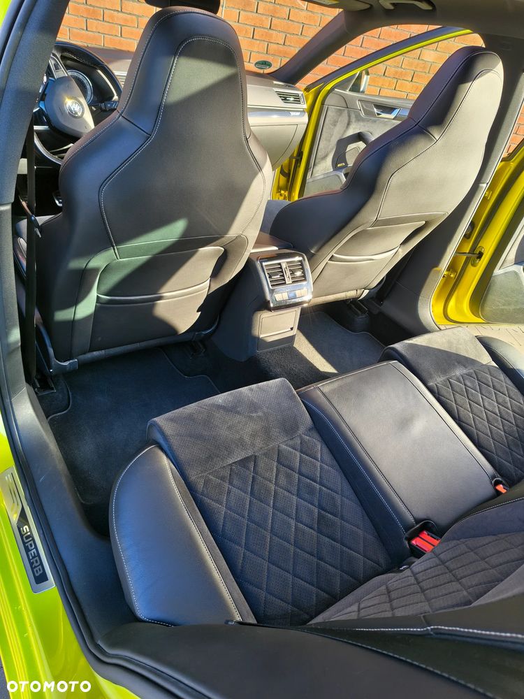 Skoda Superb 2.0 TDI Sportline - 12