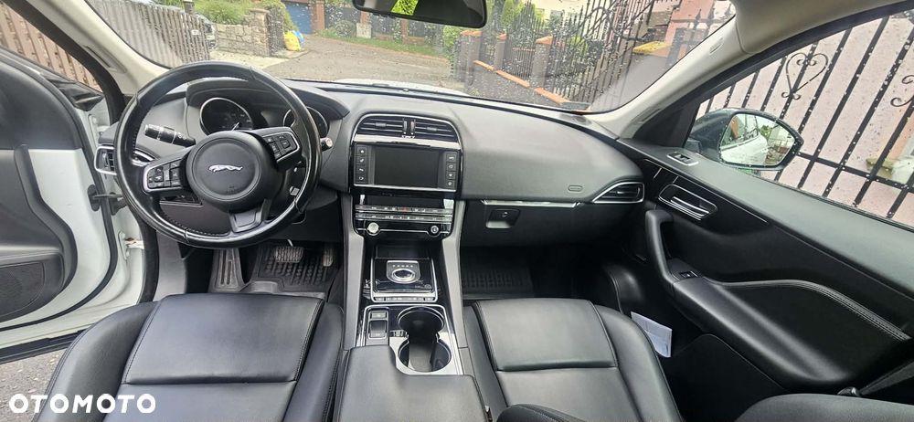 Jaguar F-Pace - 4