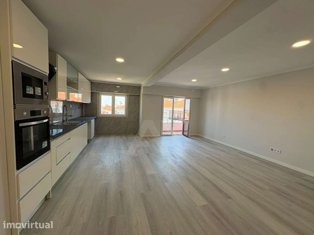Apartamento T4 usado com 120 m² em Amora, Seixal, Setúbal. - Grande imagem: 3/17