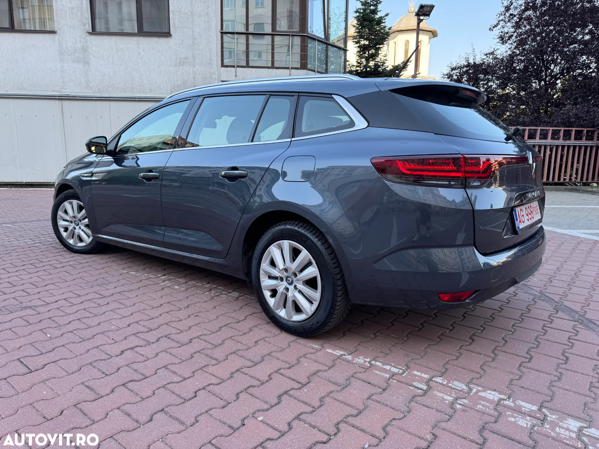 Renault Megane Grandtour E-TECH Plug-in 160 BUSINESS EDITION - 37