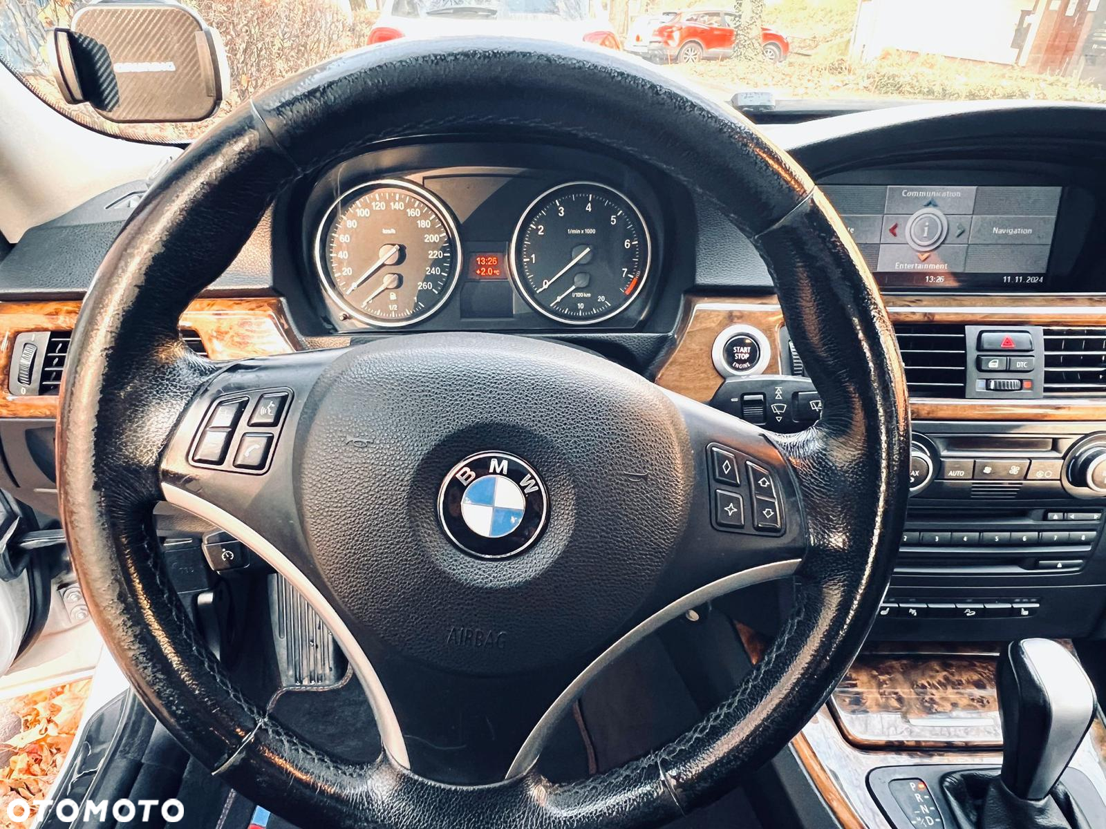 BMW Seria 3 325i xDrive Touring - 21