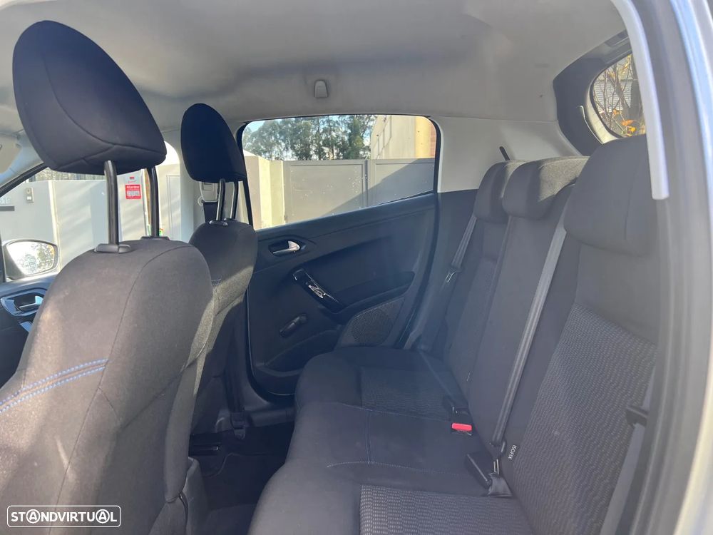 Peugeot 208 1.2 PureTech Active - 10
