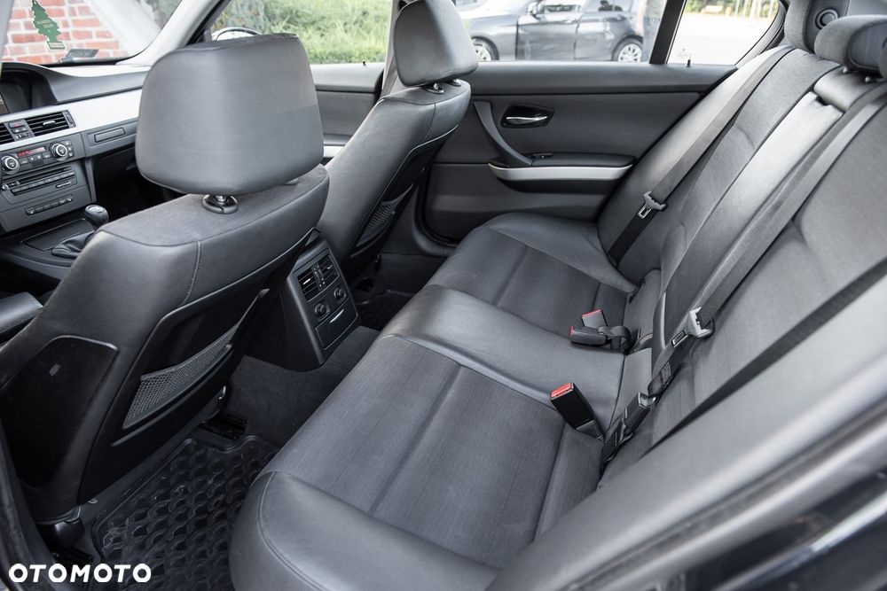 BMW Seria 3 320i Edition Exclusive - 23