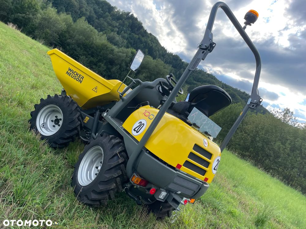 Wacker Neuson D01 1001 Nowe Wozidło Budowlane Rolnicze 4x4. Ładowność 1 tona. Wysokie podnoszenie+KIPER Wysoki! Maszyna sprowadzona z Norwegii. Jest to nowa maszyna przebieg 4.4 mtg.  Kupione w Norweskim salonie z Ekspozycji sklepowej! Stało tylko na pokaz! Silnik Yanmar 3cyl. Potężna moc a maszyna bardzo mała i zwinna. Szybka wolna jazda. Oświetlenie rozbudowane. Wielka Okazja! Jazda Rewers. Hydrostatic! Wielka Okazja - 5