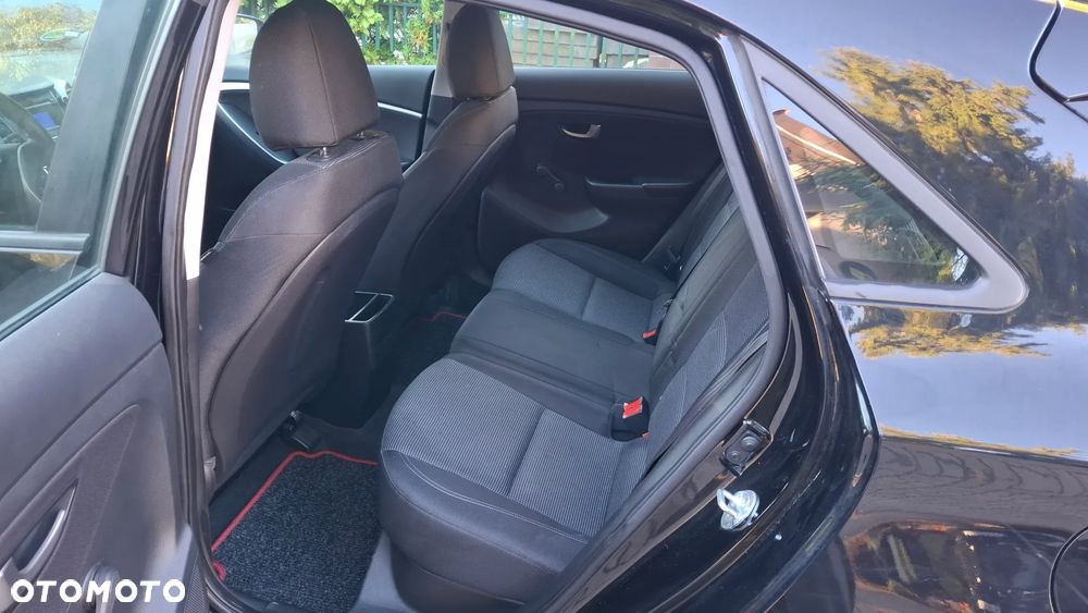 Hyundai i30 blue 1.6 CRDi Passion - 9