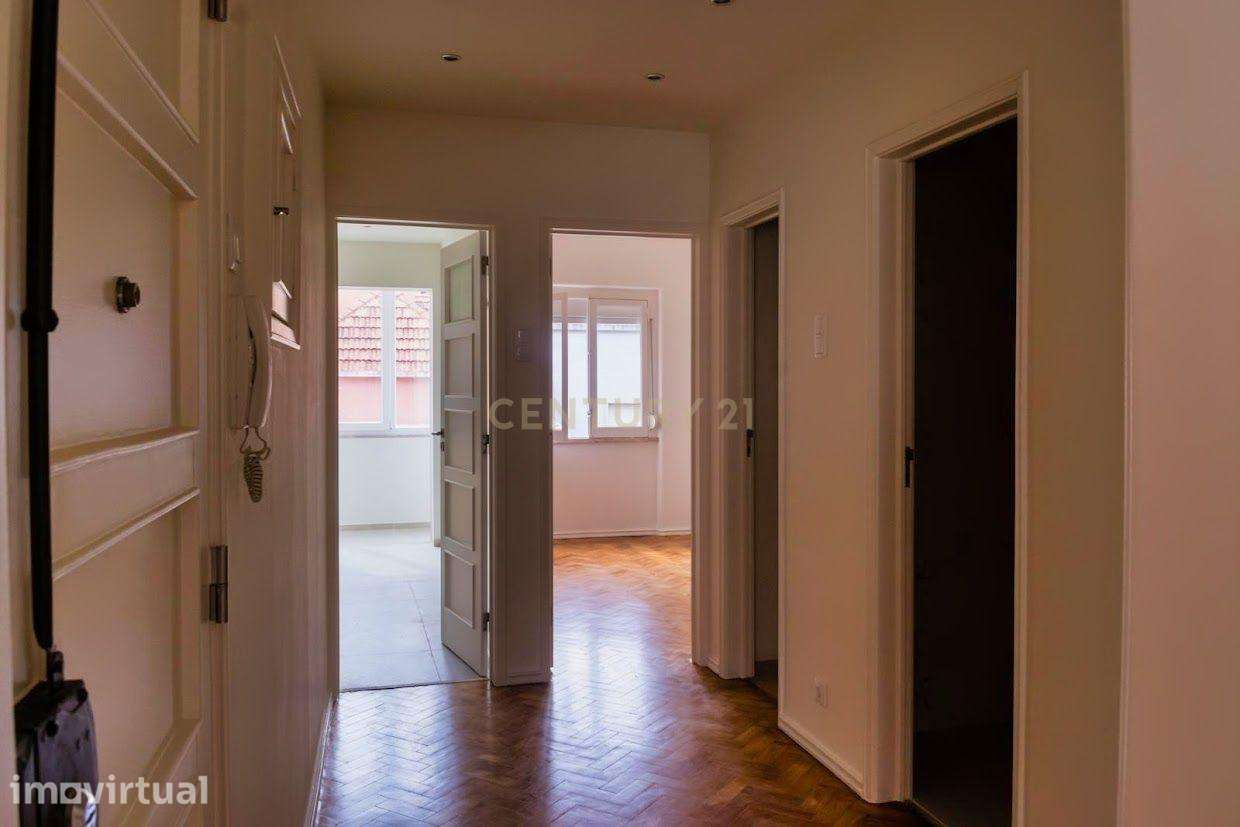 Apartamento Renovado em Benfica, Lisboa - 2 Quartos e Varanda - Grande imagem: 5/19