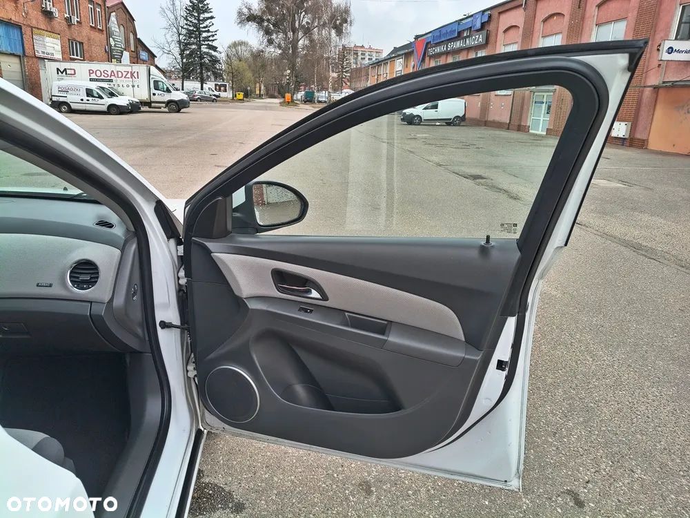 Chevrolet Cruze 2.0 LS - 11