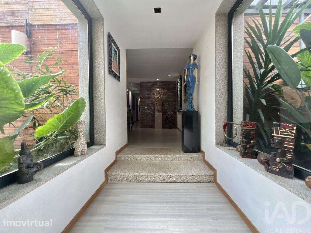 Moradia isolada T5 em Cambra e Carvalhal de Vermilhas de 372 m2 - Grande imagem: 3/38
