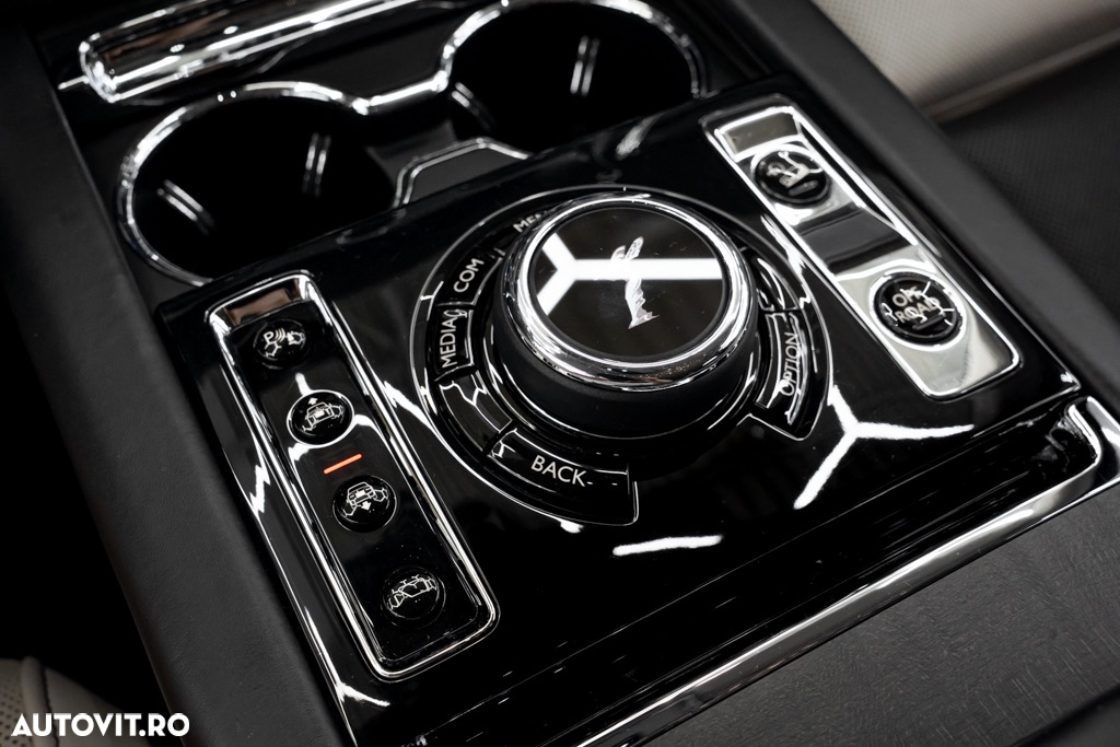 Rolls-Royce Cullinan Standard - 35