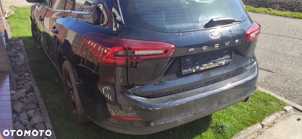 Ford Focus 1.0 EcoBoost Titanium - 24