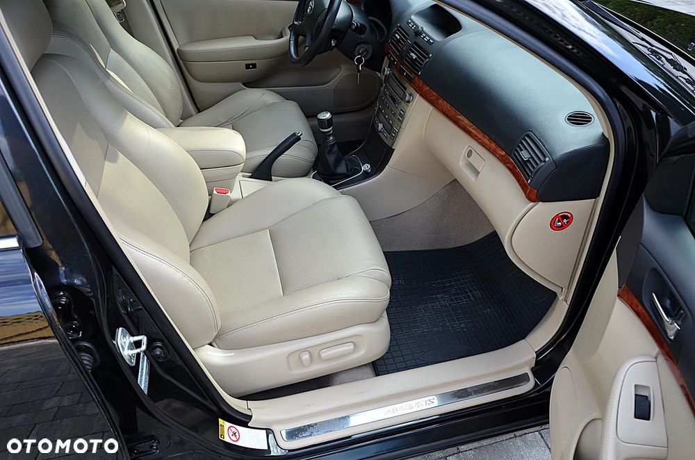 Toyota Avensis 2.2 D-4D Prestige - 26