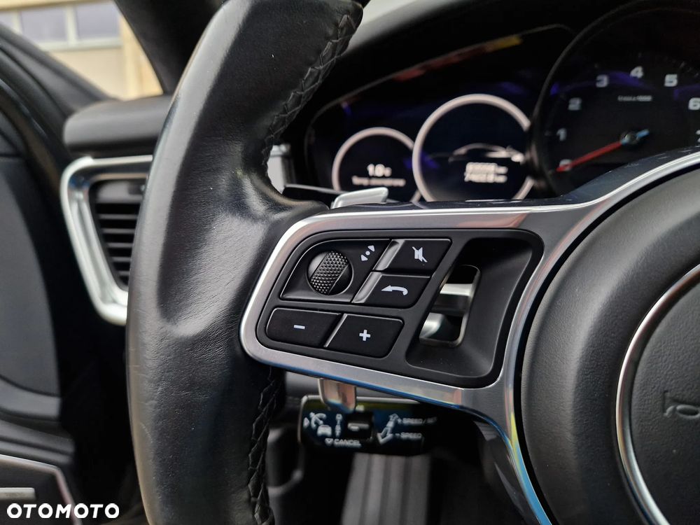 Porsche Panamera 4 - 20
