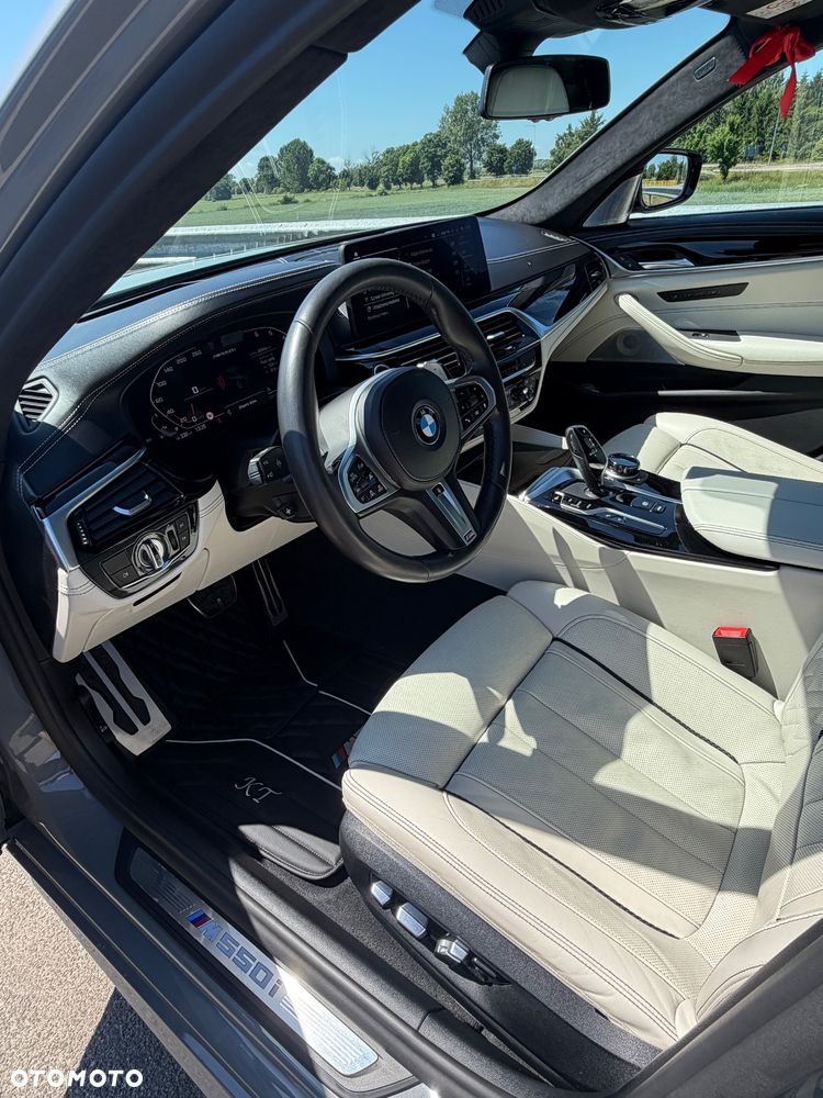 BMW Seria 5 M550i xDrive - 13