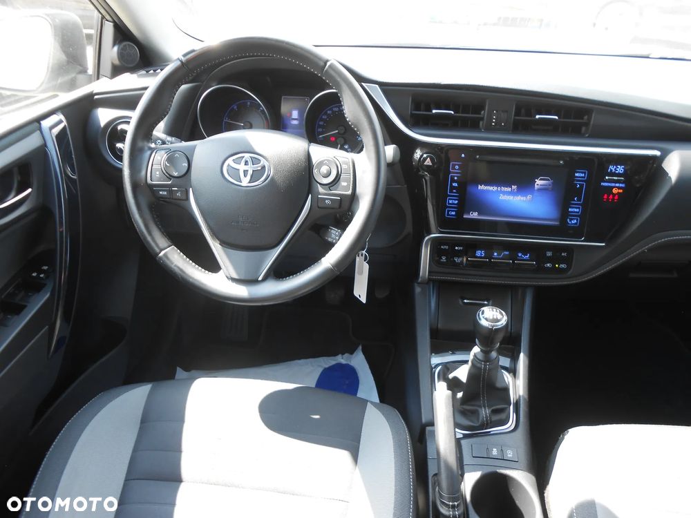 Toyota Auris 1.6 D-4D Executive - 10