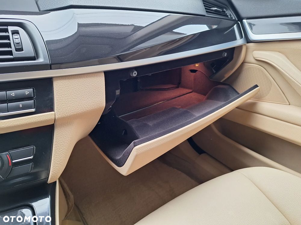 BMW Seria 5 525d xDrive Touring Luxury Line - 21