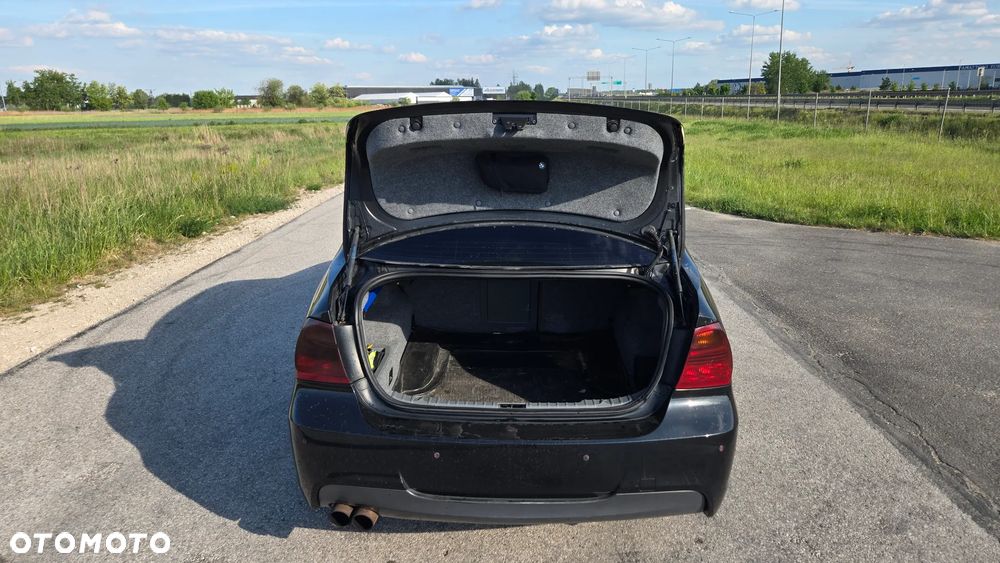 BMW Seria 3 330i - 9